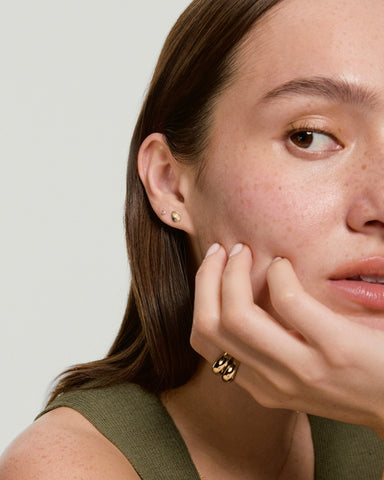 Single Maris Shell Mini Stud